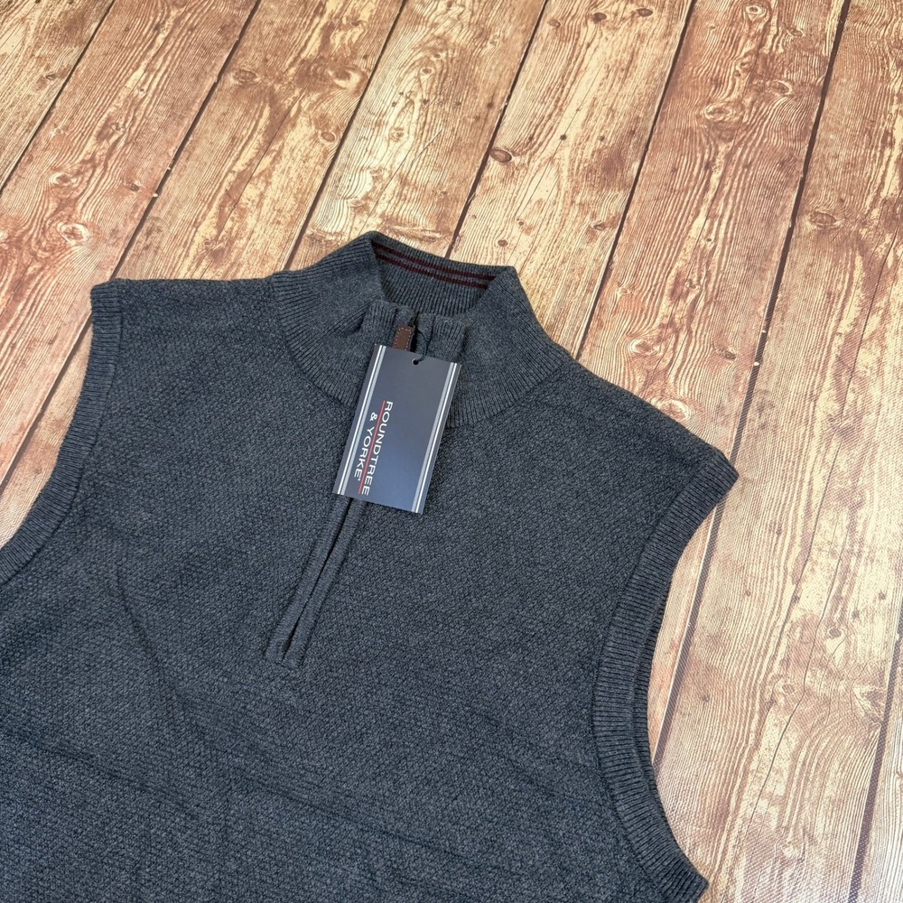 Roundtree & Yorke Quarter Zip Sweater Vest Mens Small Charcoal Gray Knit NWT
